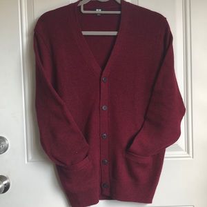 LIKE NEW UNISEX UNIQLO CARDIGAN SWEATER SIZE S MAROON